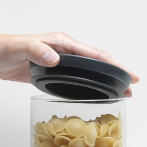 brabantia-szklany-pojemnik-hermatyczny-0-3-l-298301-makaron
