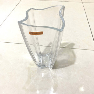گلدان Manhattan 25 CM برند ناخمن