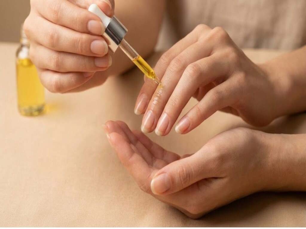 راهنمای جامع مراقب از ناخن ها: جلوگیری از شکنندگی و زردی