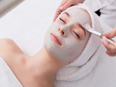 راهنمای جامع پاکسازی پوست: از بخور تا ماسک و تونر