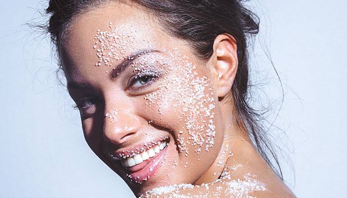روش صحیح استفاده از کرم لایه بردار در خانه