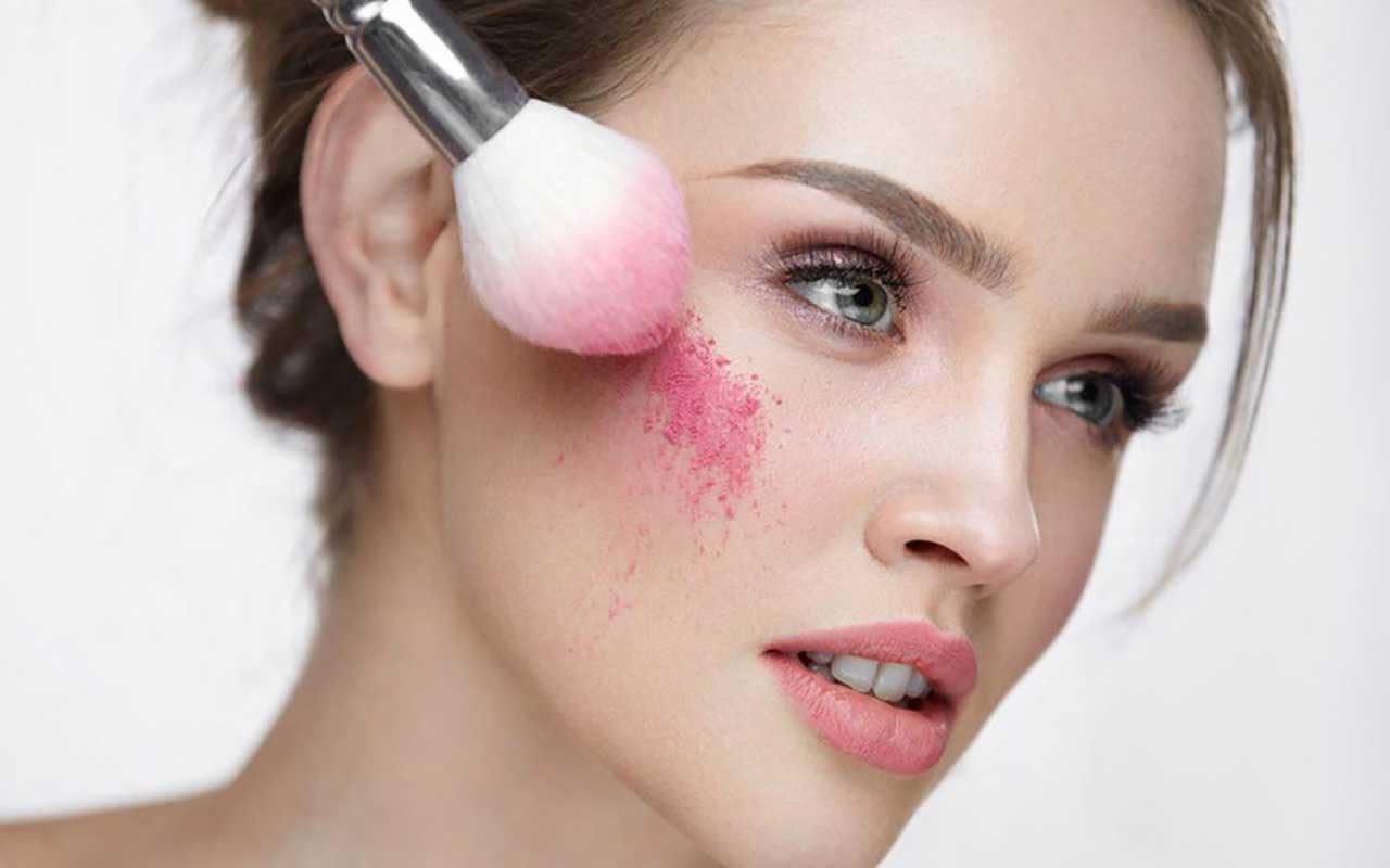 مقایسه رژ گونه کرمی و پودری