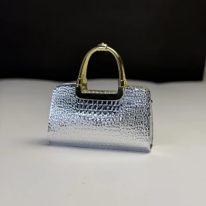 فندک گازی طرح کیف زنانه فانتزی نقره‌ای