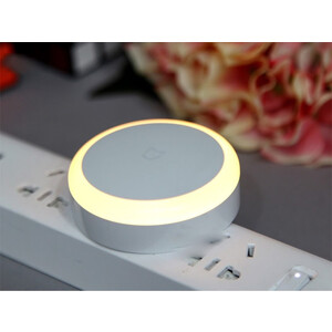 خرید چراغ هوشمند شیائومی دارای سنسور تشخیص نور Xiaomi Mijia Plug-in Wall Mini LED Night Light MJYD04YL