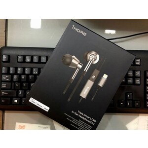 هدفون 3 درایور داخل گوش لایتنینگ وان مور 1More Triple Driver Headphones 1MEJE0035