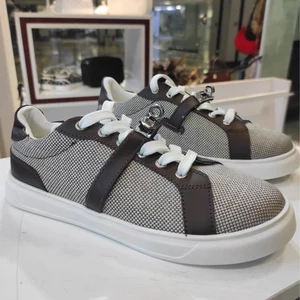 کفش ونس طرح کلارا مدل سگک دار رنگ مطابق تصویر
