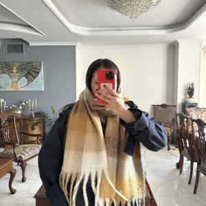 بیگ اسکارف چهارخانه مدل &quot; قدر زر زرگر شناسد&quot; /Big Scarf