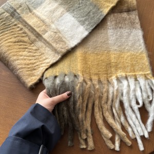 بیگ اسکارف چهارخانه مدل &quot; قدر زر زرگر شناسد&quot; /Big Scarf