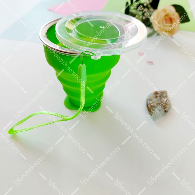 لیوان سیلیکونی تاشو درب دار