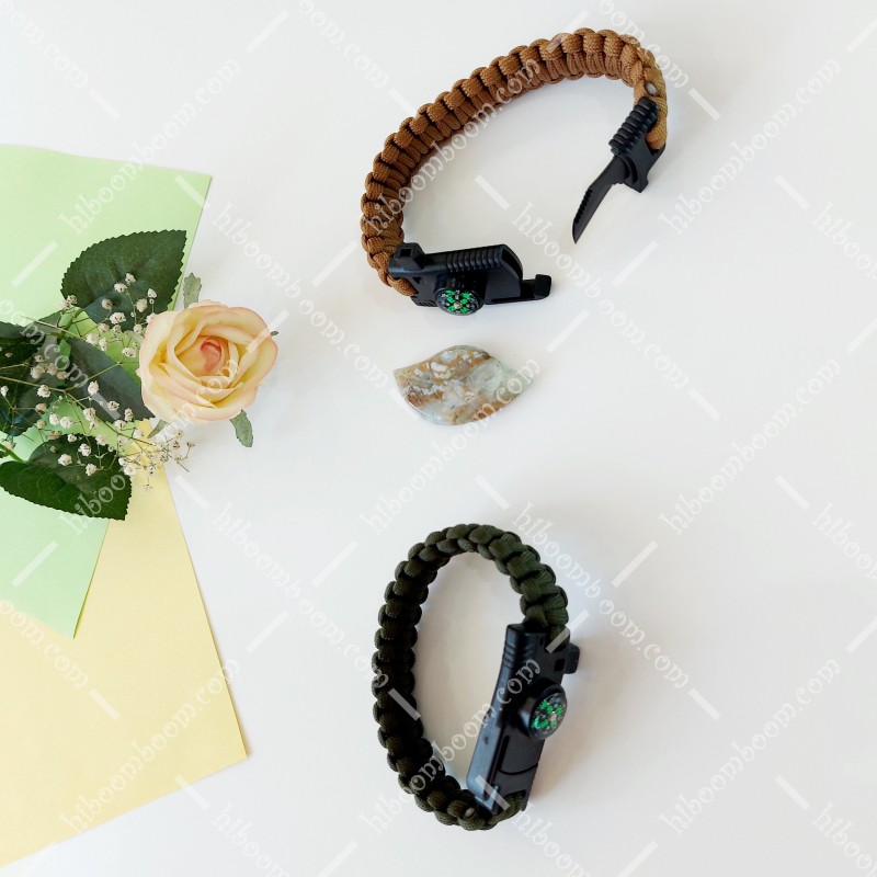 دستبند بقا چاقو دست کج