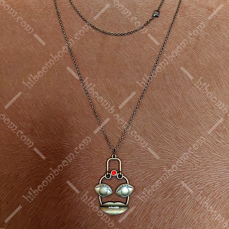 گردنبند برنزی طرح آمازون