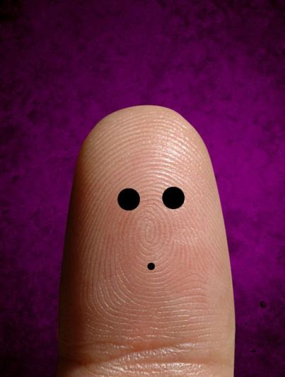 طراحی چهره شخصیت ها روی انگشت دست