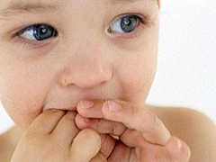 مهمترین علل مکیدن انگشت در کودکان