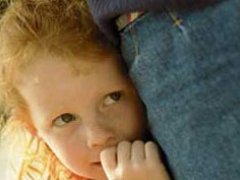 با کودک خجالتی چطور رفتار کنیم؟