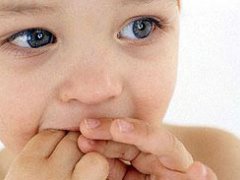 مهمترین علل مکیدن انگشت در کودکان