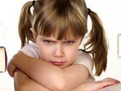 رفتار با کودک بد خلق چگونه باشد؟