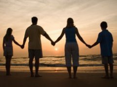 نقش کدامیک از والدین در تربیت کودک بیشتر است؟ (مطلب)