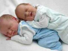 نکاتی مهم برای والدینی که دوقلو دارند