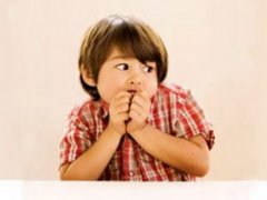 چرا کودک تان از بازی کردن می ترسد؟