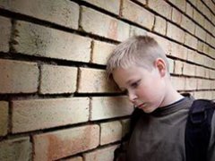 13 نشانه افسردگی کودکان که والدین باید بدانند