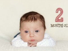 مراحل رشد کودک(ماه دوم زندگی) (مطلب)
