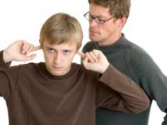 والدین باید در مقابل رفتار پرخاشگرانه ی نوجوانان چه کاری انجام دهد؟