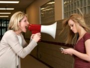 والدين مستبد کودکان خشمگين دارند