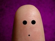 طراحی چهره شخصیت ها روی انگشت دست