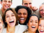 به غریبه ها لبخند بزنید به دلایل زیر!