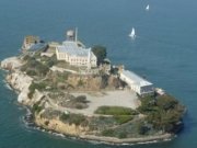 هتلی که مشتریانش را زندانی می کند!