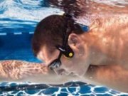 موسيقی در حين شنا با القای استخوانی فينيس