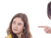 نوجوانم وارد یک رابطه مخرب شده، چه کنم؟