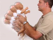 تکان دادن نوزاد بسیار خطرناک است !