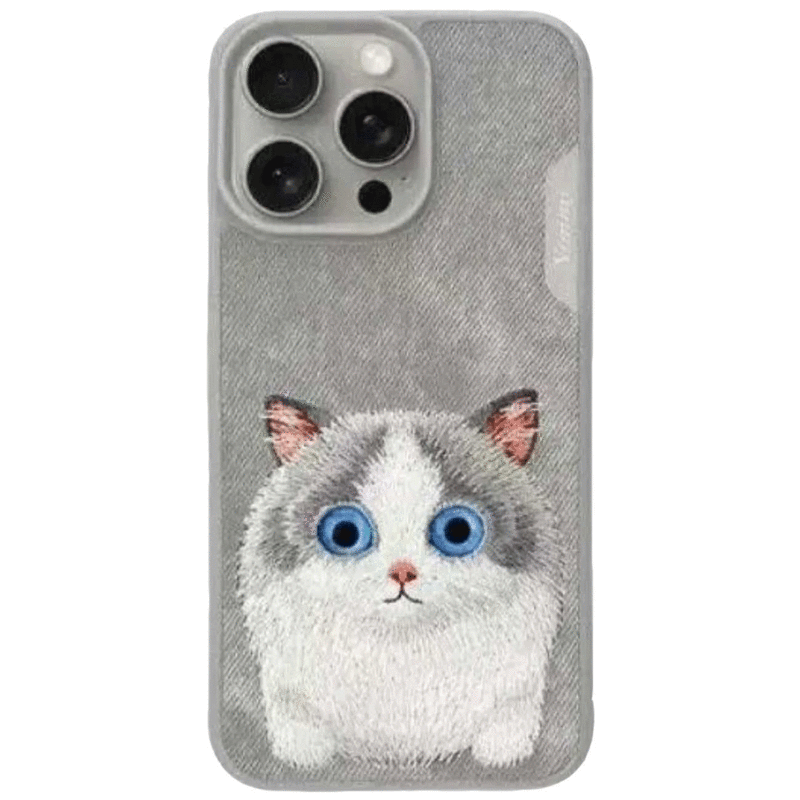قاب محافظ گوشی آیفون 15 طرح گربه ملوس با چشم متحرک نیمی