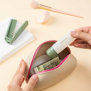 بهترین کیف لوازم آرایش مسافرتی ضد آب سیلیکونی جردن و جودی PT044