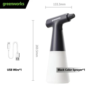 اسپری گرینورکس در حال تمیز کردن داخل خودرو