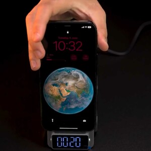 شارژر وایرلس، استند، ساعت دیجیتال و چراغ خواب رومیزی 15 وات گرین لاین