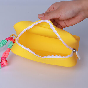 خرید کیف لوازم آرایش مسافرتی ضد آب سیلیکونی جردن و جودی