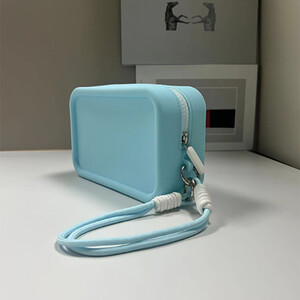 بهترین کیف لوازم آرایش مسافرتی ضد آب سیلیکونی جردن و جودی