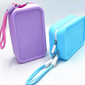 قیمت کیف لوازم آرایش مسافرتی ضد آب سیلیکونی جردن و جودی ( سایز متوسط)