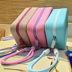 بهترین کیف لوازم آرایش مسافرتی ضد آب سیلیکونی جردن و جودی ( سایز متوسط)