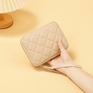 کیف پول پاسپورتی تائومیک میک