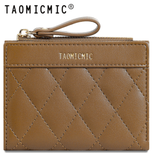 کیف پول قهوه‌ای با ساختار داخلی منظم