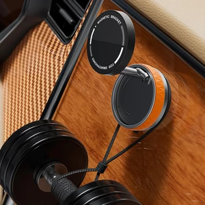 استند مغناطیسی داخل ماشین و لپ تاپ