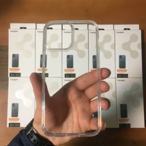 بهترین قاب شفاف گوشی آیفون 14 اسپیگن