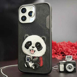 خرید کاور سه بعدی گوشی آیفون 16 پرو طرح پاندا نیمی