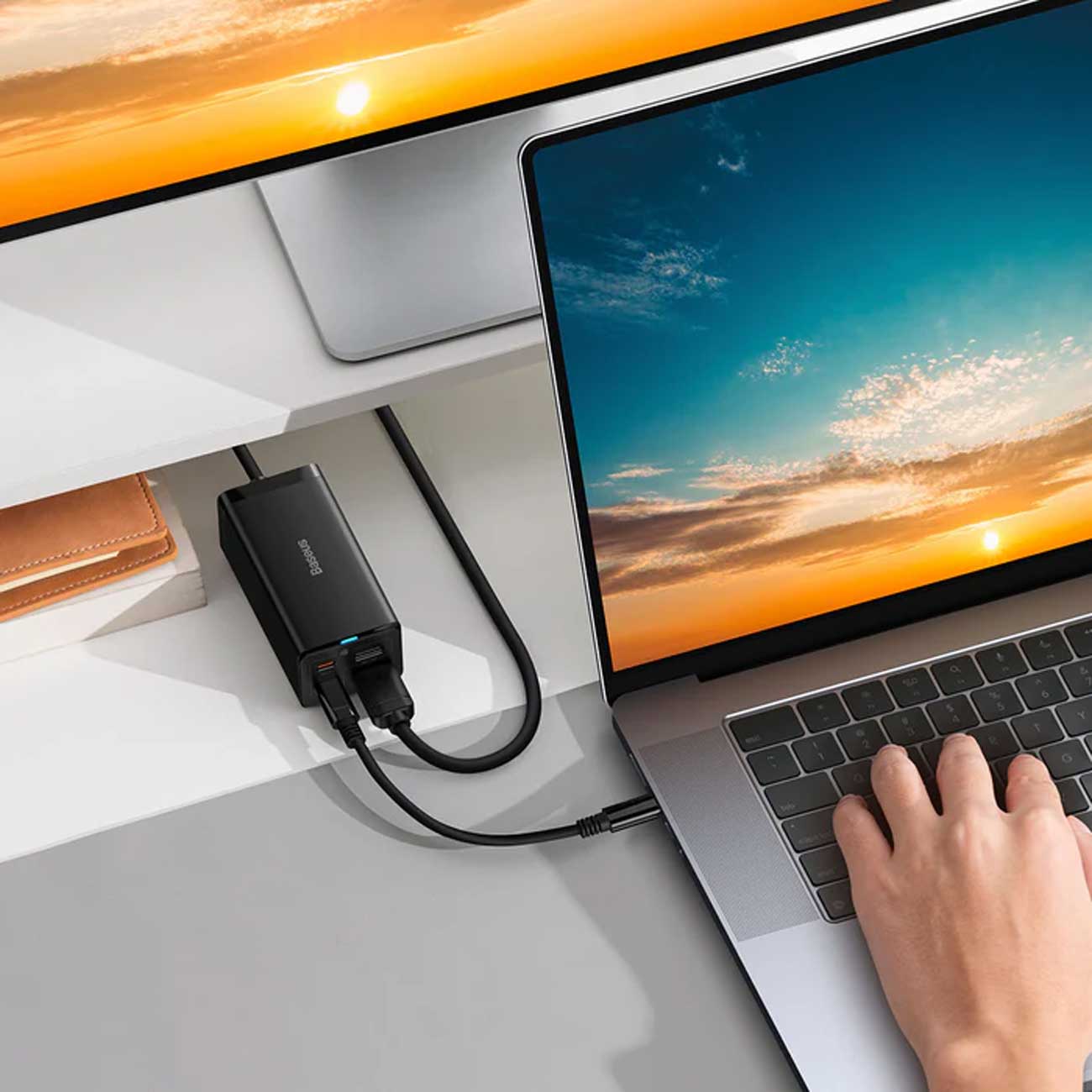 شارژر رومیزی متصل به مکبوک