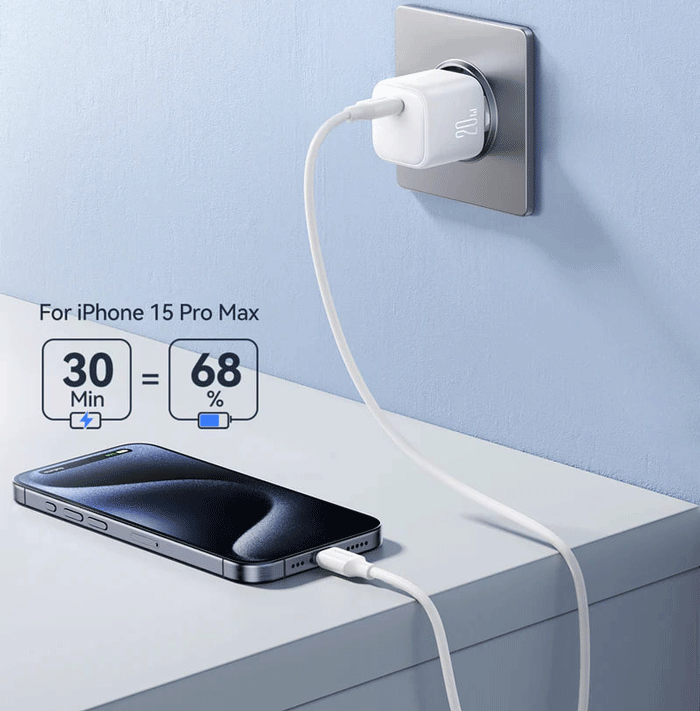 آداپتور متصل به پریز و موبایل