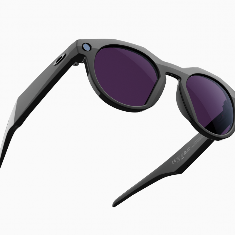 عینک هوشمند اوکلی متا رنگ مشکی با عدسی ترنزیشن انتقالی از شفاف به بنفش ارغوانی OAKLEY META HSTN 00W8002