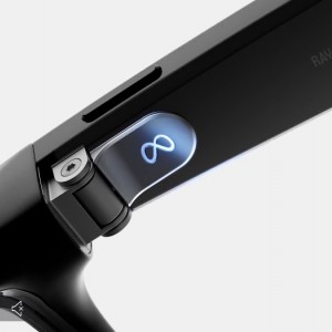 عینک هوشمند ری بن متا مدل مشکی براق با عدسی ترنزیشن (انتقالی)آبی آسمانی RAY-BAN META SKYLER transitions RW4010 سایز 50mm